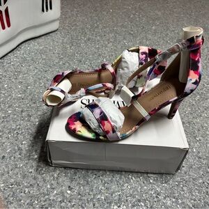 dream Pairs Dolce Floral Heels